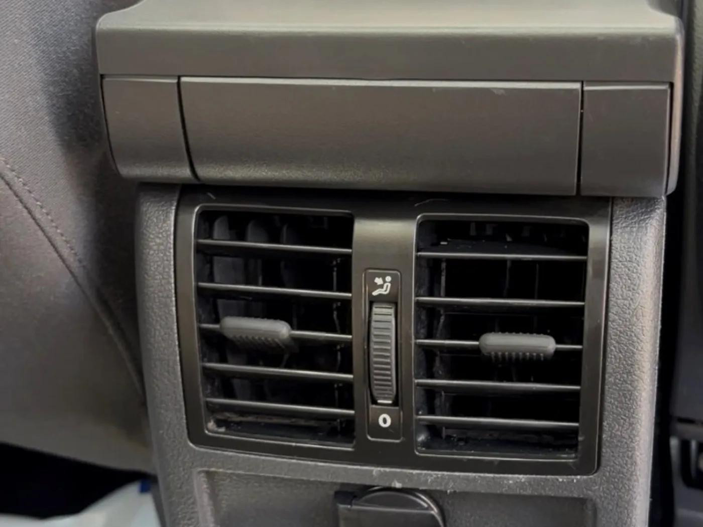 Detail vyčištěných ventilací a plastů
